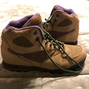 Vintage 9s Nike Caldera Hiking Boots, Size 10